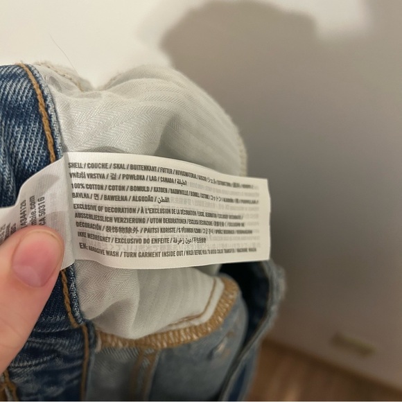 Abercrombie & Fitch • Curve Love high rise mom Jean - Picture 6 of 8